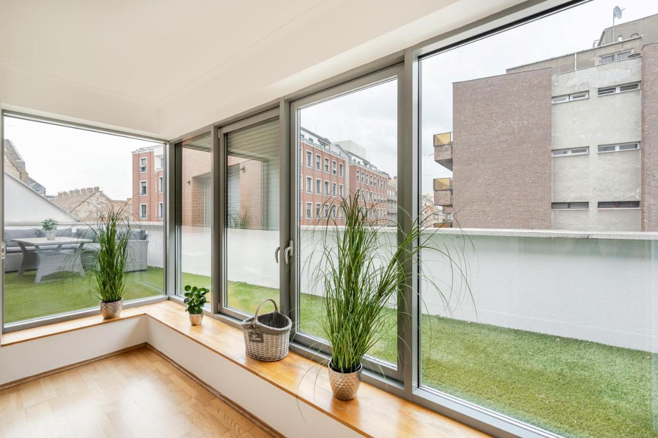 Penthouse Three Bedrooms, Three Balconies Apartment With Free Parking In Kiraly Street Будапешт Экстерьер фото