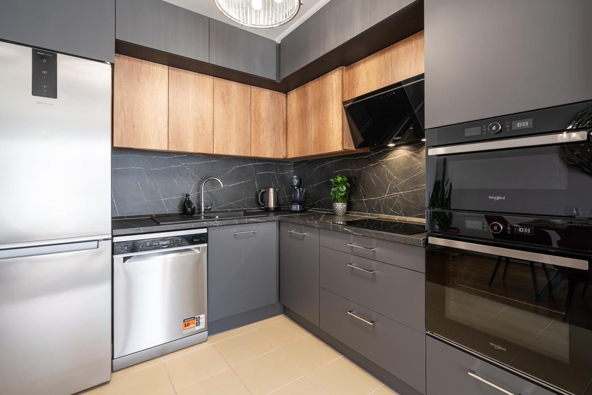 Penthouse Three Bedrooms, Three Balconies Apartment With Free Parking In Kiraly Street Будапешт Экстерьер фото